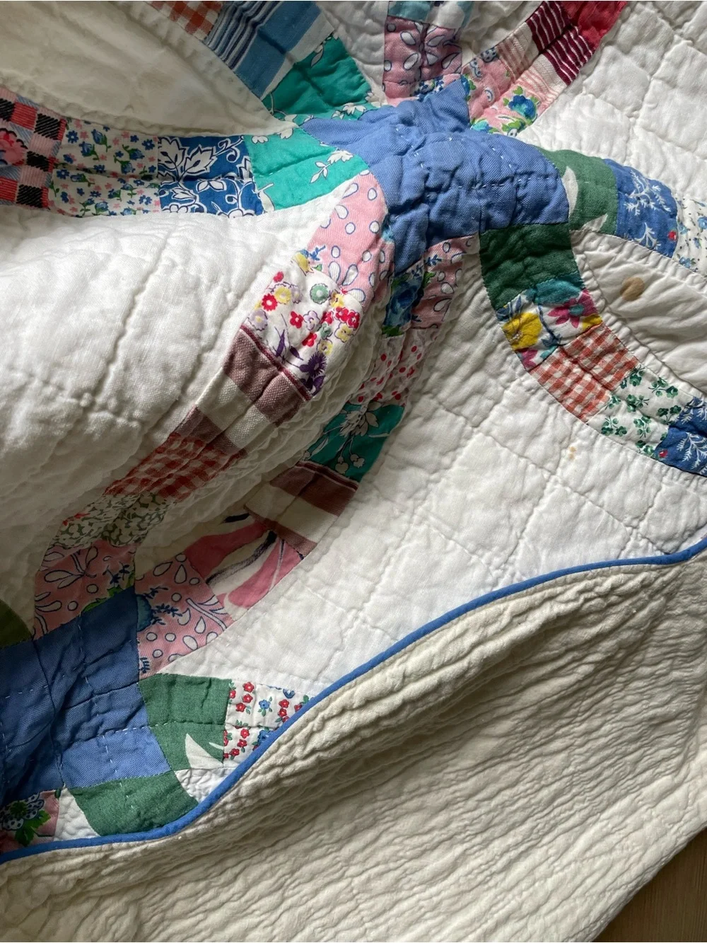Vintage Double Wedding Ring Quilt Feed Sack Scalloped Patchwork 92x74